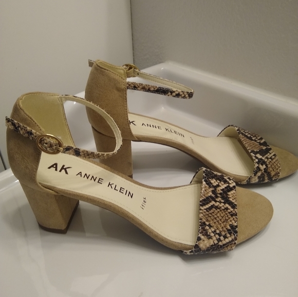 ANNE Klein Camila Snake Print Block Heel Sandals Size 6.5 - Picture 6 of 12
